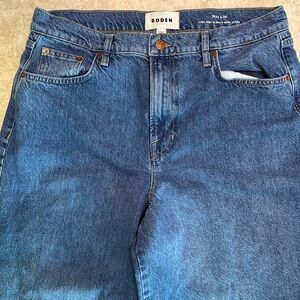 Boden High rise Slouch wide jeans. Slouch is a relaxed fit through hips, thighs